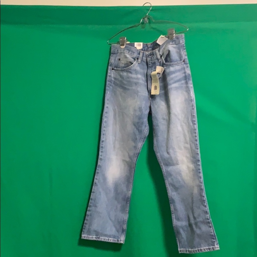 New with tags Levi’s 517 bootcut cropped jeans.
